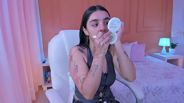 Abriil cutee online show from 05/04/26, 01:36