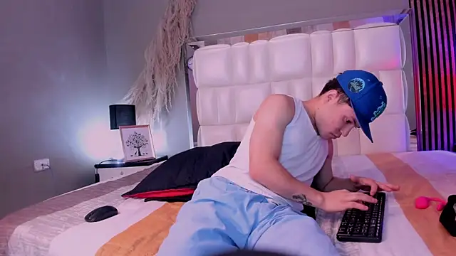 Roger And Ramona online show from 03/29/26, 12:40