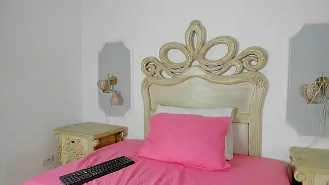 paulina lux online show from 03/26/26, 07:45