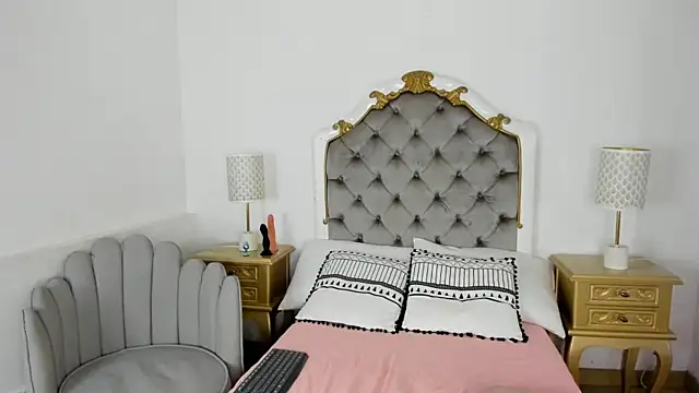 paulina lux online show from 02/07/26, 02:25