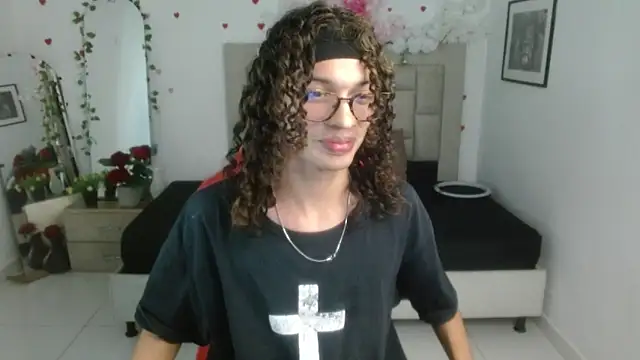 Snapshot of Axel_fox77 chatting on 06/08/26, 01:22 Axel fox77 online show from 06/08/26, 01:22
