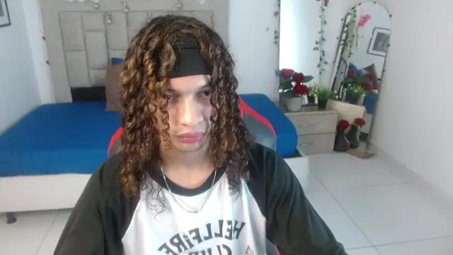 Snapshot of Axel_fox77 chatting on 06/20/26, 12:48 Axel fox77 online show from 06/20/26, 12:48