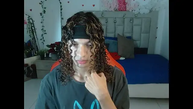 Snapshot of Axel_fox77 chatting on 06/19/26, 01:00 Axel fox77 online show from 06/19/26, 01:00