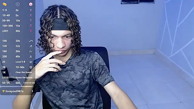 Snapshot of Axel_fox77 chatting on 07/17/26, 01:03 Axel fox77 online show from 07/17/26, 01:03