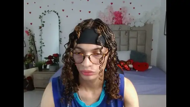 Snapshot of Axel_fox77 chatting on 06/15/26, 12:44 Axel fox77 online show from 06/15/26, 12:44
