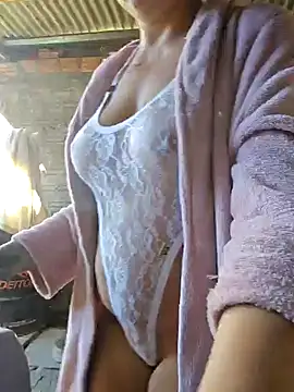Snapshot of bellafortune69 chatting on 07/16/26, 04:04 bellafortune69 online show from 07/16/26, 04:04