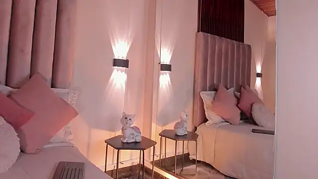 Isis Moon online show from 04/11/26, 08:01