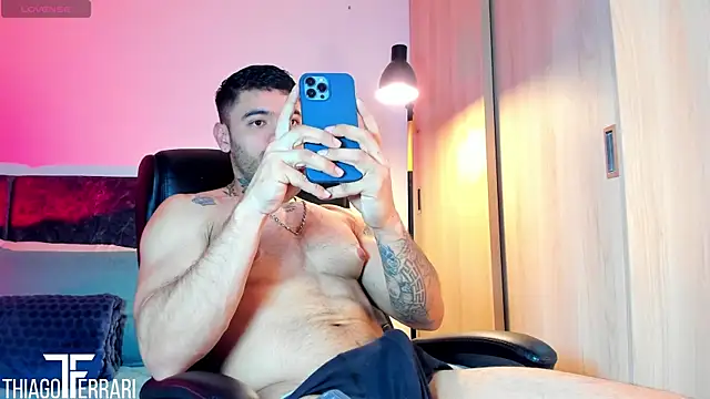 Snapshot of thiago_ferrari_ chatting on 05/20/26, 12:51 thiago ferrari online show from 05/20/26, 12:51