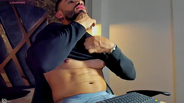 thiago ferrari  online show from 04/10/26, 04:08