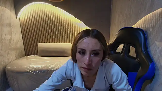 katalina r  online show from 04/06/26, 07:48