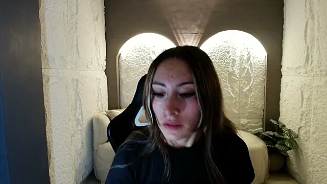 katalina r  online show from 04/19/26, 12:28