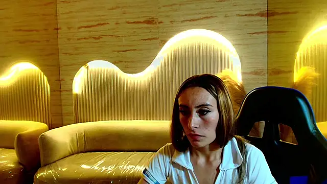 katalina r  online show from 05/17/26, 12:38
