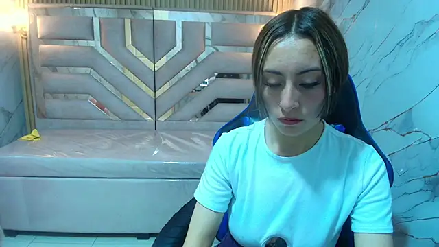 katalina r  online show from 03/05/26, 08:16