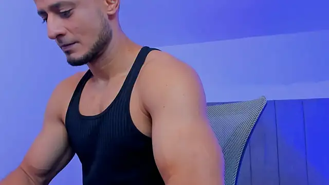Adonys Lewis  online show from 05/03/26, 04:39