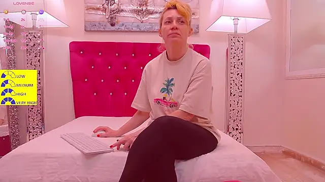 AmandaL1 online show from 06/13/26, 04:21