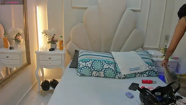 Miaaffox online show from 02/12/26, 08:08