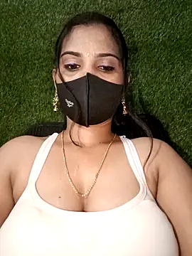 Snapshot of Nithyatamil chatting on 02/13/26, 05:24 Nithyatamil online show from 02/13/26, 05:24