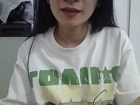Snapshot of berry_alma06 chatting on 06/21/26, 03:29 berry alma06 online show from 06/21/26, 03:29