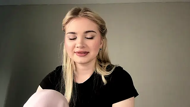 KariJarecke online show from 02/17/26, 01:08