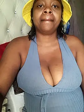 Snapshot of bigboobylicious chatting on 04/07/26, 07:21 bigboobylicious online show from 04/07/26, 07:21