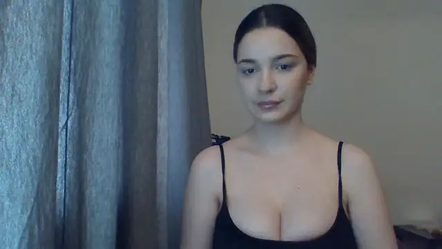 Snapshot of EvelineMagnetic chatting on 04/19/26, 02:18 EvelineMagnetic online show from 04/19/26, 02:18