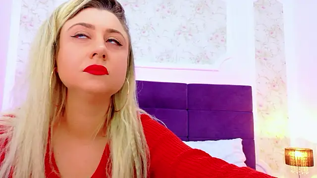 Snapshot of EvelinHill chatting on 02/05/26, 05:03 EvelinHill online show from 02/05/26, 05:03