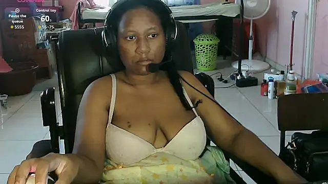 Snapshot of Eirondra_valeen chatting on 05/25/26, 12:59 Eirondra valeen online show from 05/25/26, 12:59