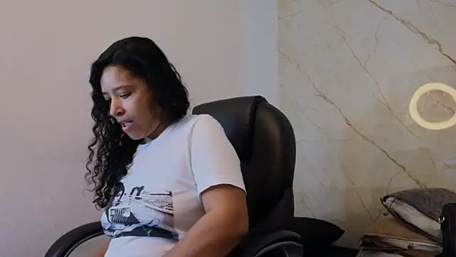 Snapshot of Laura_Miller1 chatting on 02/06/26, 08:16 Laura Miller1 online show from 02/06/26, 08:16