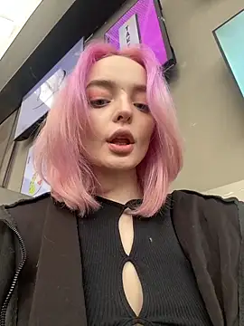 Snapshot of aka_Blonde chatting on 03/04/26, 05:37 aka Blonde online show from 03/04/26, 05:37