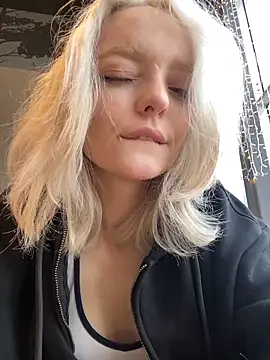 aka Blonde online show from 04/19/26, 06:58