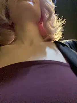 Snapshot of aka_Blonde chatting on 02/15/26, 06:03 aka Blonde online show from 02/15/26, 06:03