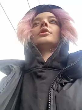 aka Blonde online show from 03/08/26, 10:51