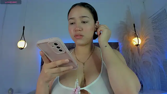 Snapshot of emily_nova_ chatting on 06/20/26, 11:48 emily nova online show from 06/20/26, 11:48