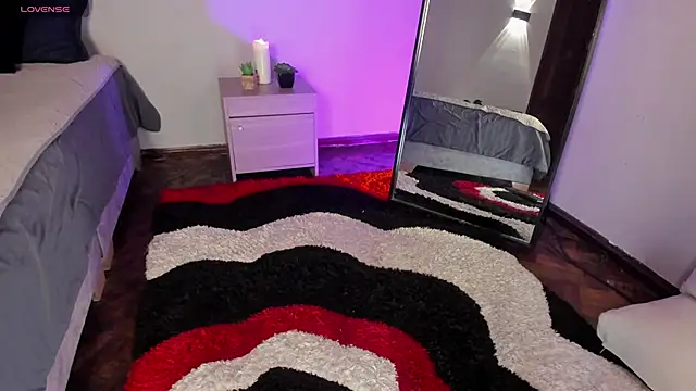 Lara reynolds  online show from 04/10/26, 08:27