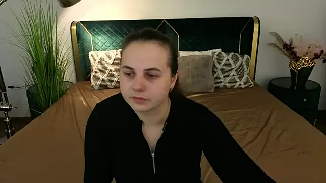 Snapshot of MikaFoxy chatting on 04/02/26, 05:03 MikaFoxy online show from 04/02/26, 05:03