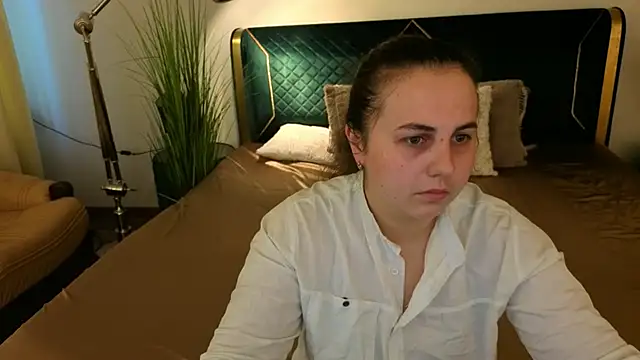 Snapshot of MikaFoxy chatting on 04/04/26, 05:14 MikaFoxy online show from 04/04/26, 05:14