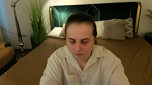 Snapshot of MikaFoxy chatting on 04/06/26, 05:30 MikaFoxy online show from 04/06/26, 05:30