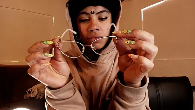 Canela Osada  online show from 02/05/26, 04:14