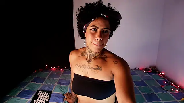 Canela Osada  online show from 04/19/26, 01:17