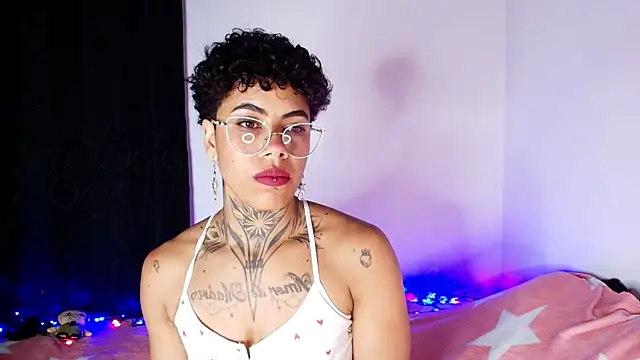 Canela Osada  online show from 05/01/26, 03:11