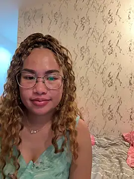 Snapshot of Ponthip chatting on 02/14/26, 06:30 Ponthip online show from 02/14/26, 06:30