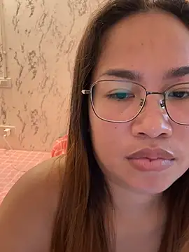 Snapshot of Ponthip chatting on 06/17/26, 01:38 Ponthip online show from 06/17/26, 01:38