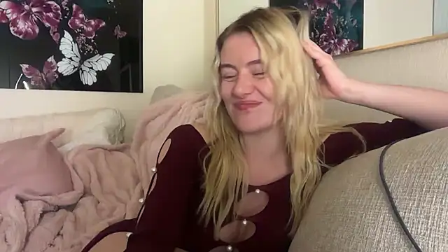 blondebunny999 999 online show from 02/13/26, 04:56