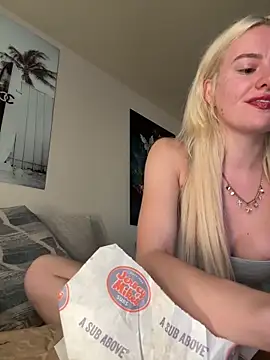 blondebunny999 999 online show from 05/08/26, 10:13