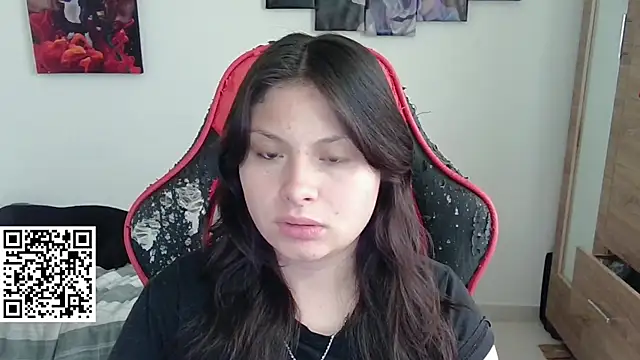 yessica gomez01 online show from 04/13/26, 10:25