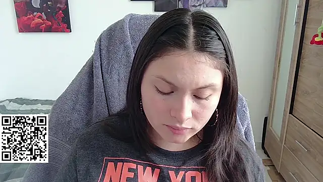 yessica gomez01 online show from 04/17/26, 06:55