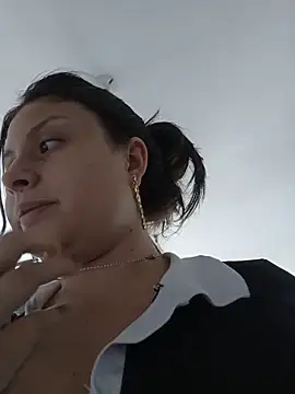 yessica gomez01 online show from 06/10/26, 06:42
