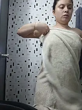yessica gomez01 online show from 05/17/26, 07:58