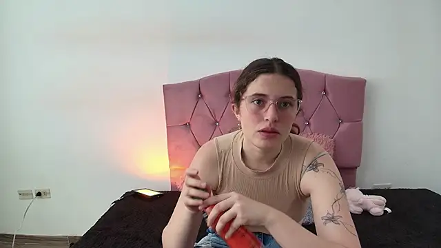 Snapshot of Cherry_Boomxx chatting on 02/20/26, 06:10 Cherry Boomxx online show from 02/20/26, 06:10