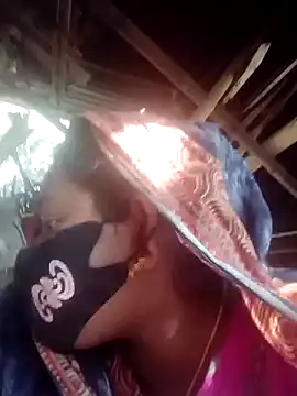 Snapshot of Laila_21 chatting on 01/15/26, 06:28 Laila 21 online show from 01/15/26, 06:28